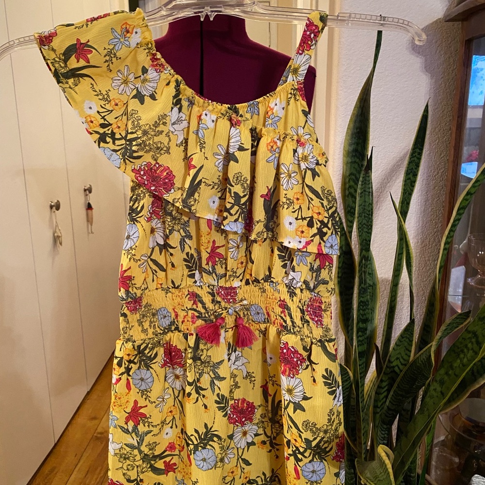 BCBGirls Yellow Romper. Size M (10/12). Ruffled Yoke. Off Shoulder.